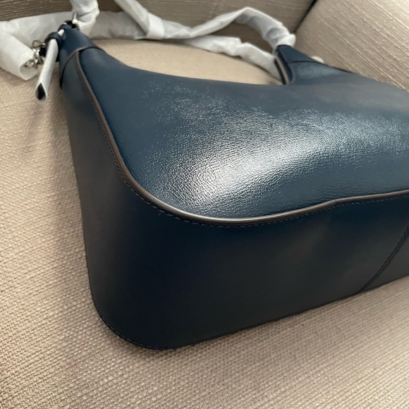 Michael Kors Wilma Large Leather Shoulder Bag - Picture 7 of 13